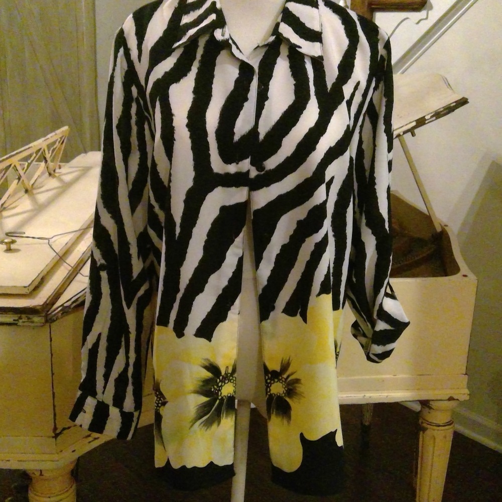 Sag Harbor Polyester Blouse. Adjustable Sleeves